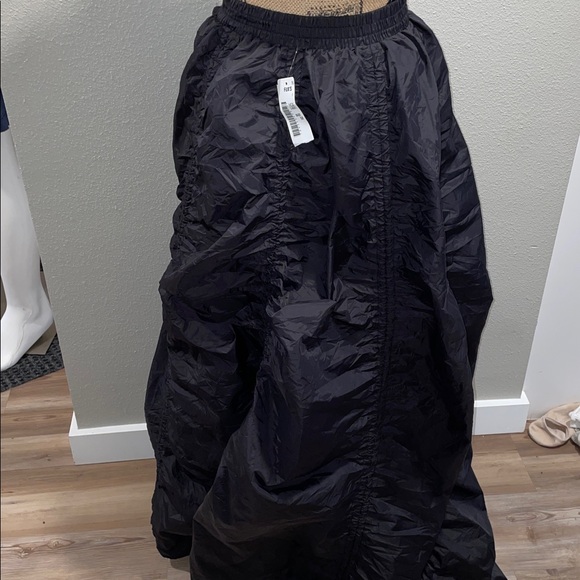 Elegant Black Maxi Skirt nwt - Picture 5 of 10